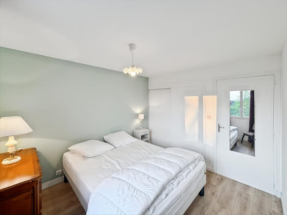 Plein pied, parking sécurisé, 2ch, 68m2, wifi Apartment in Aurillac