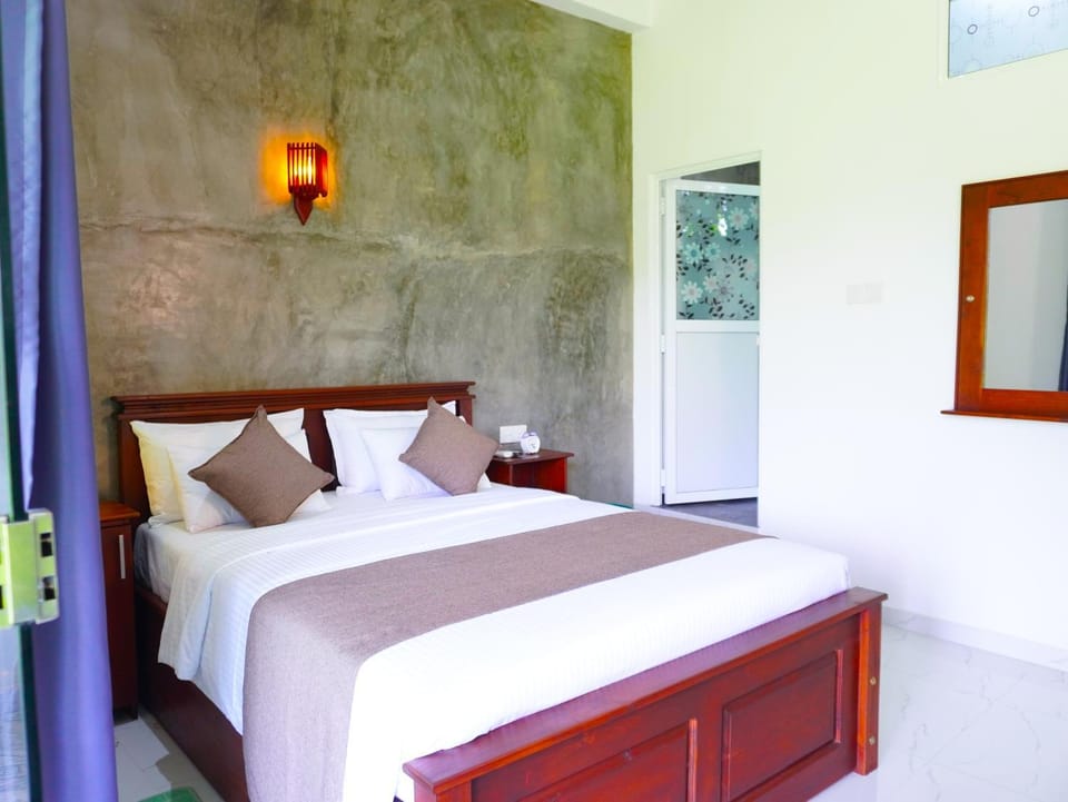 Siri Poda S2, Weligama - 5 min to Beach Hotel in Southern Province