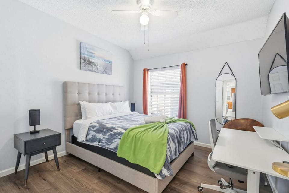 Bright & Cozy 4BR Home w Movie Room & Backyard House in Frisco