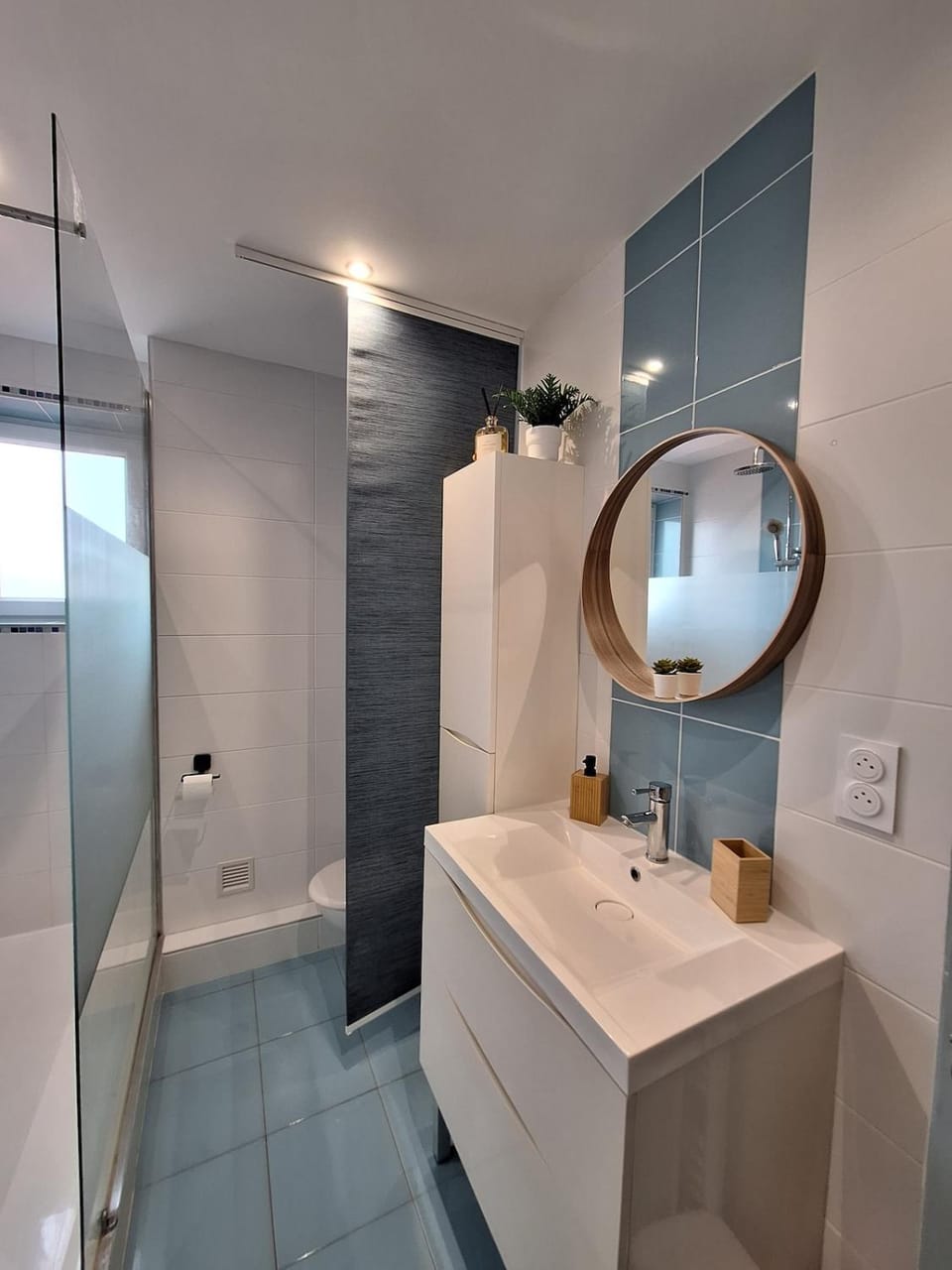 Shower, Toilet, Bathroom