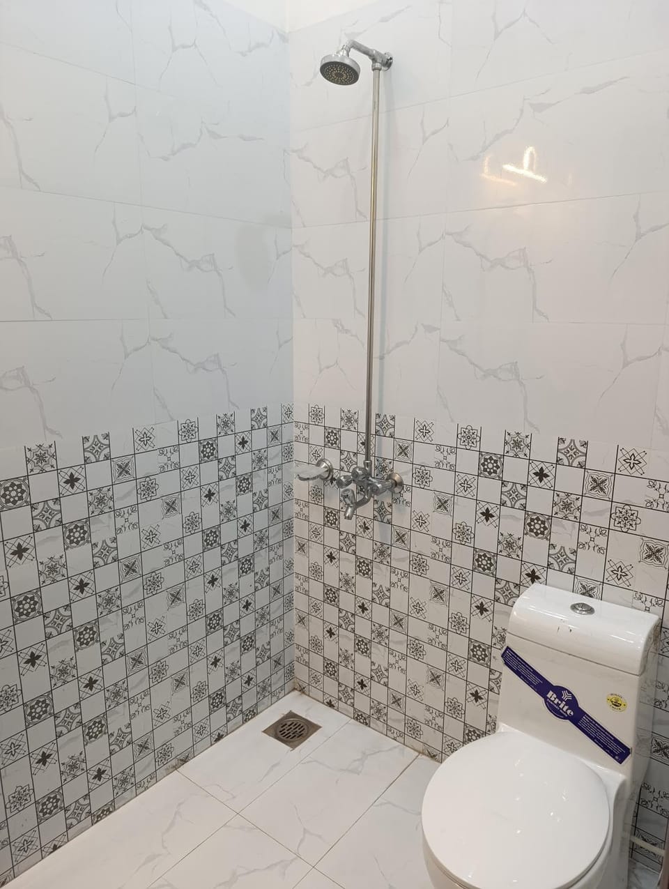 Lovely 1 Bed Luxury Apartment & Family Rooms near Emporium Apartment in Lahore