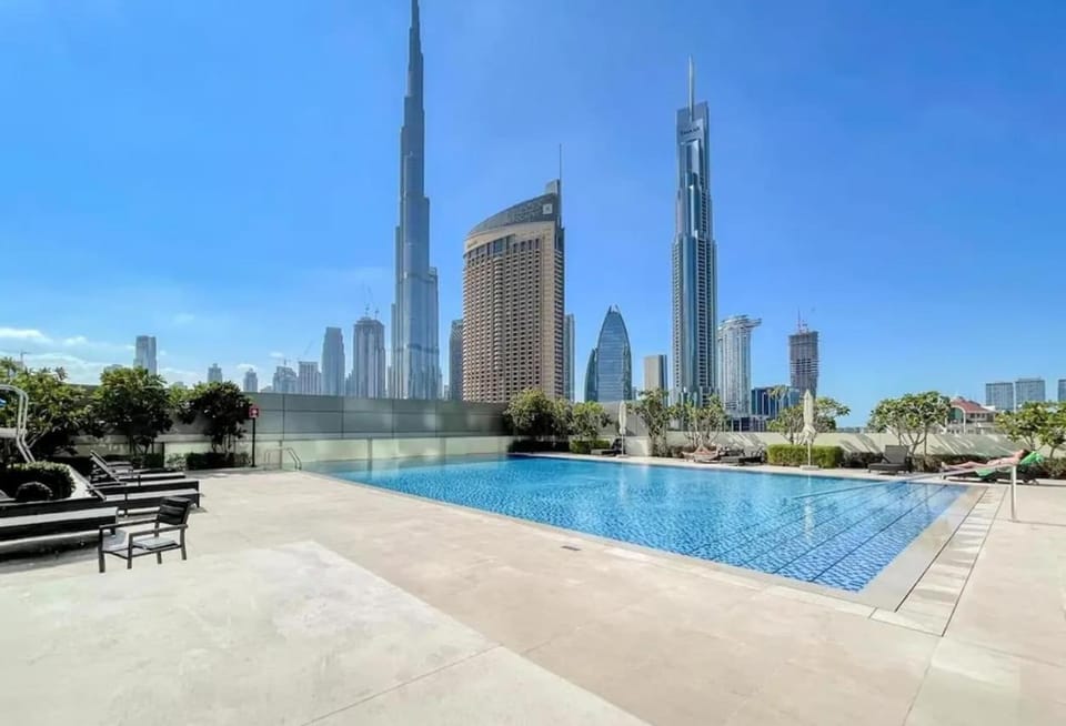 Free housekeeping visits during your stay - StayShort - 2 Bed in Downtown Dubai that Sleeps 4 with Canal Views Apartment in Dubai
