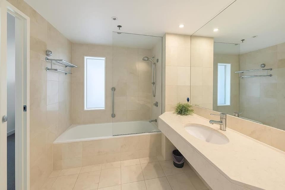 Bathroom, Bath, towels