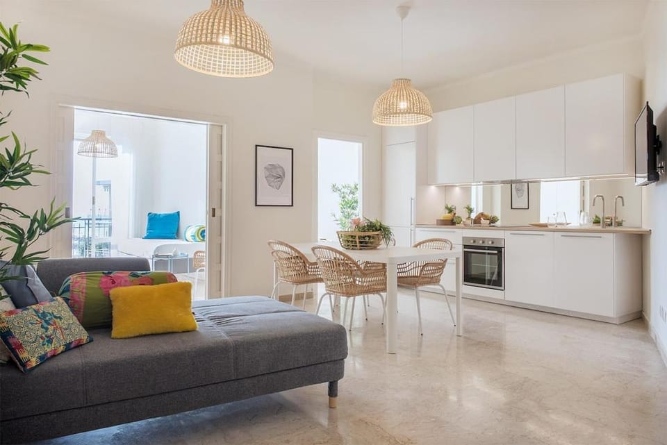 Kitchen or kitchenette, Living room, Seating area, Dining area, stove