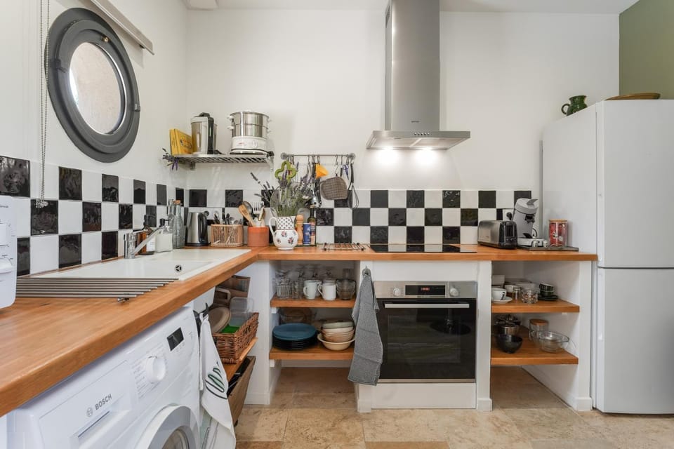 Kitchen or kitchenette, Living room