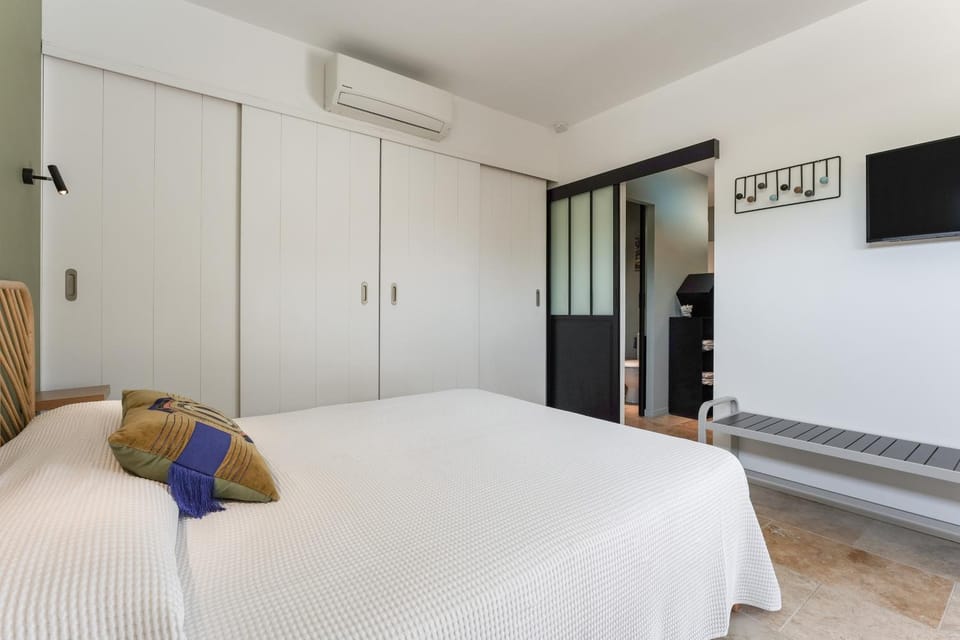 Living room, Bedroom