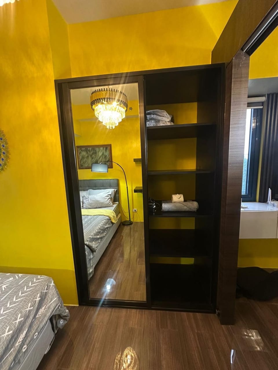 Sunbeam - Lush Residence Hotel in Makati