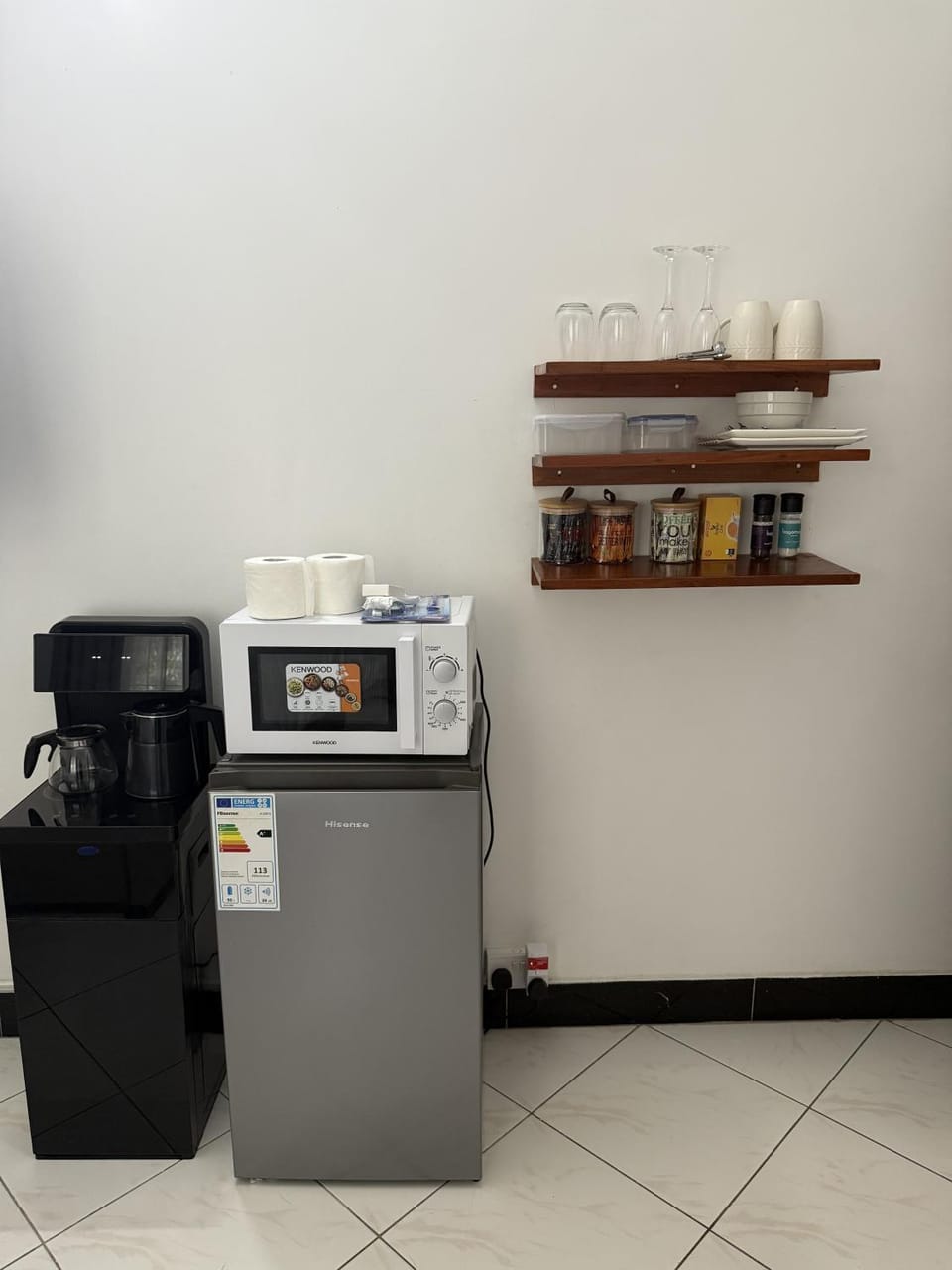 Coffee/tea facilities, microwave