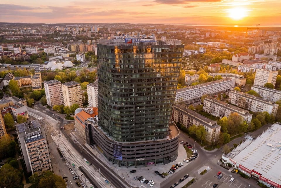 Property building, Day, Neighbourhood, Bird's eye view, City view, Street view, Location, Sunset