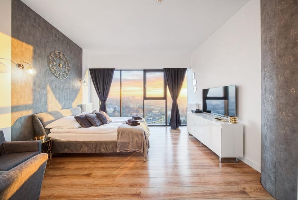 Bed, TV and multimedia, Living room, Bedroom, City view