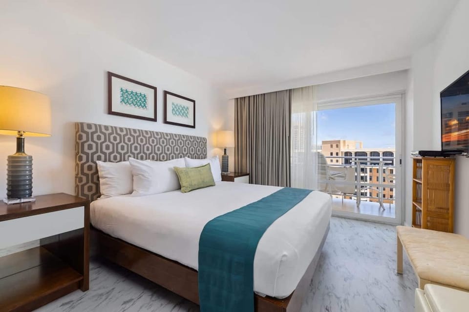 TV and multimedia, Bedroom, City view