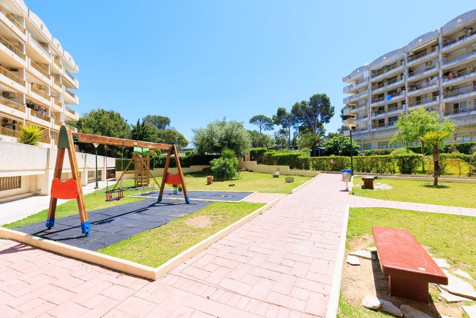 Children play ground, Area and facilities