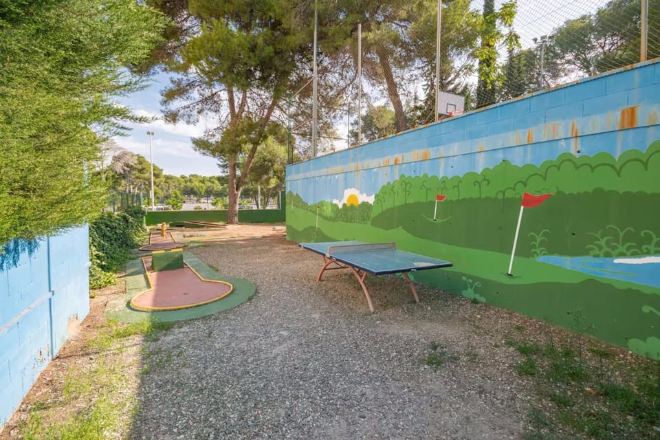 Minigolf, Area and facilities