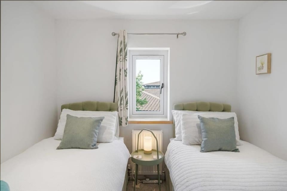 Modern Home in Bude Private Parking & Garden House in Bude