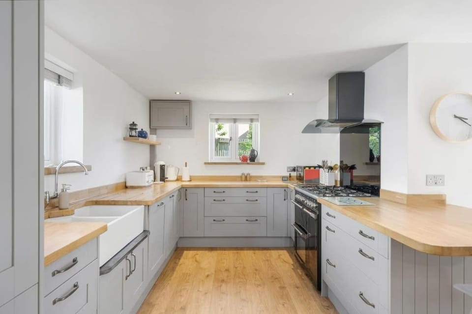 Modern Home in Bude Private Parking & Garden House in Bude