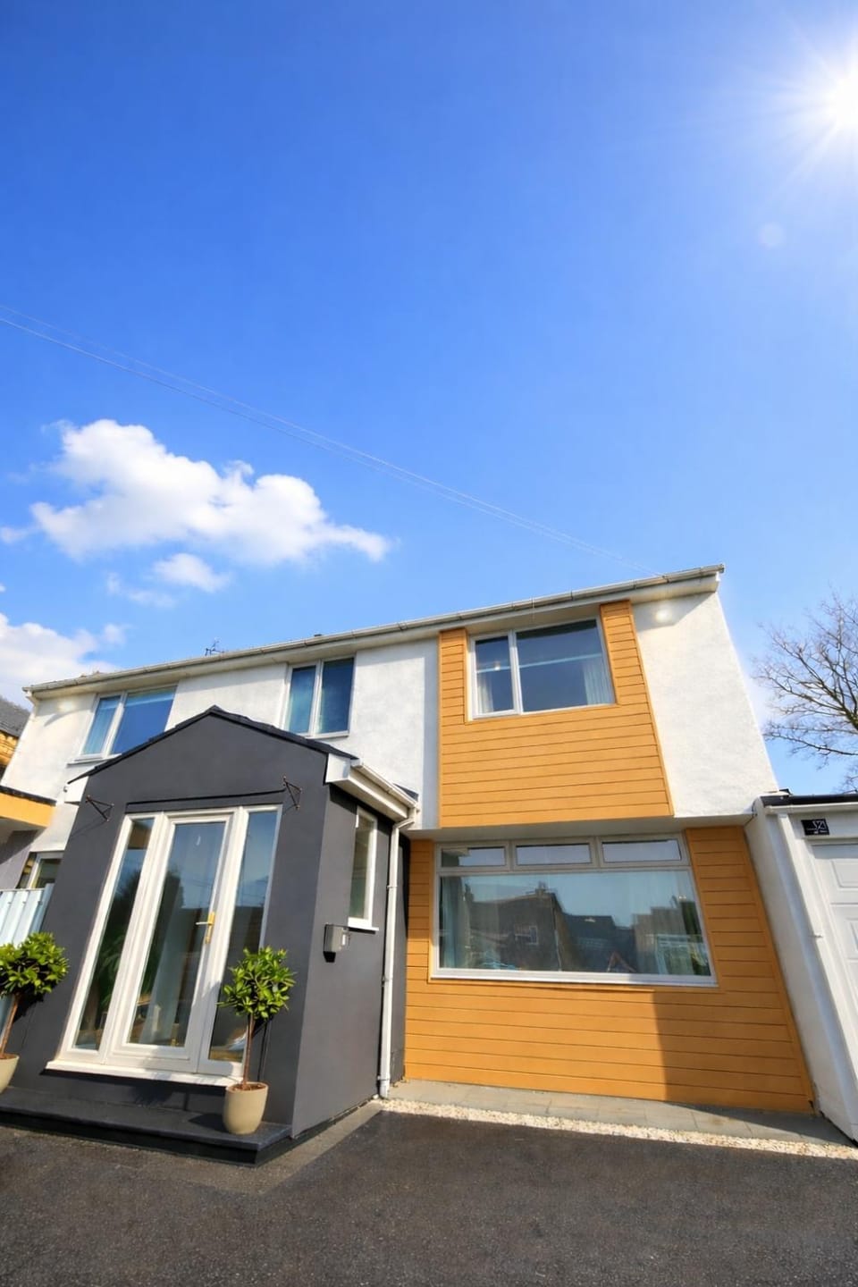 Large stylish home with Games room 5 bedroom sleeps 11 free WiFi and parking House in Leeds