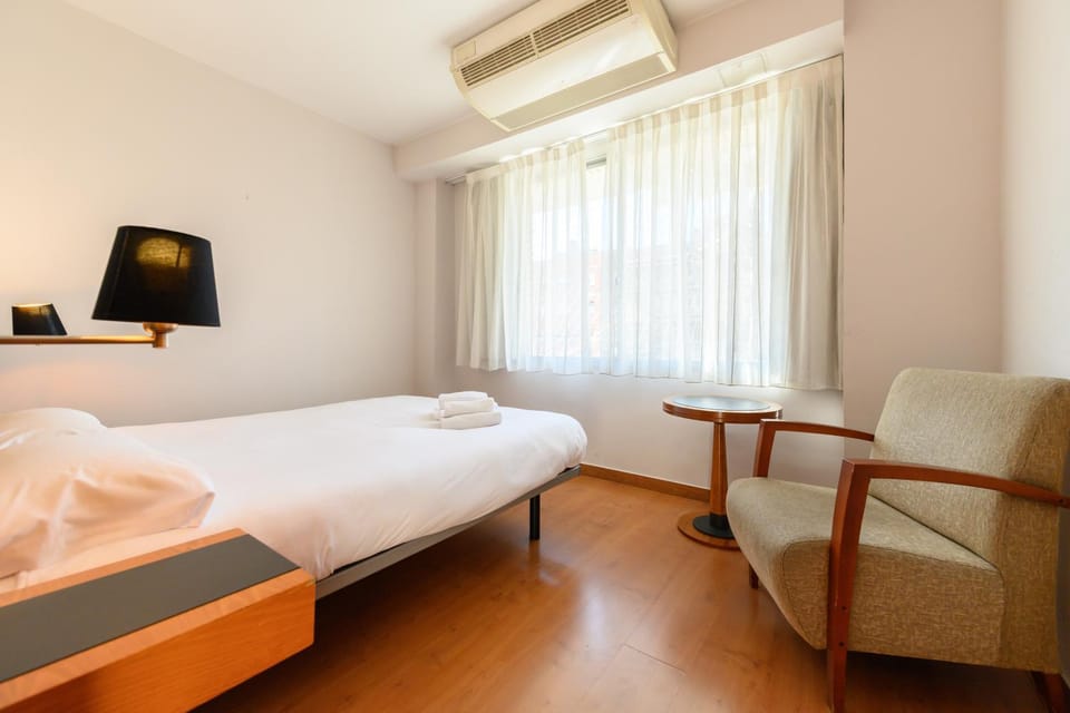 MLE16A2320 - Amplio piso 1 dormitorio en Chamartín - Alquiler temporal Apartment in Madrid