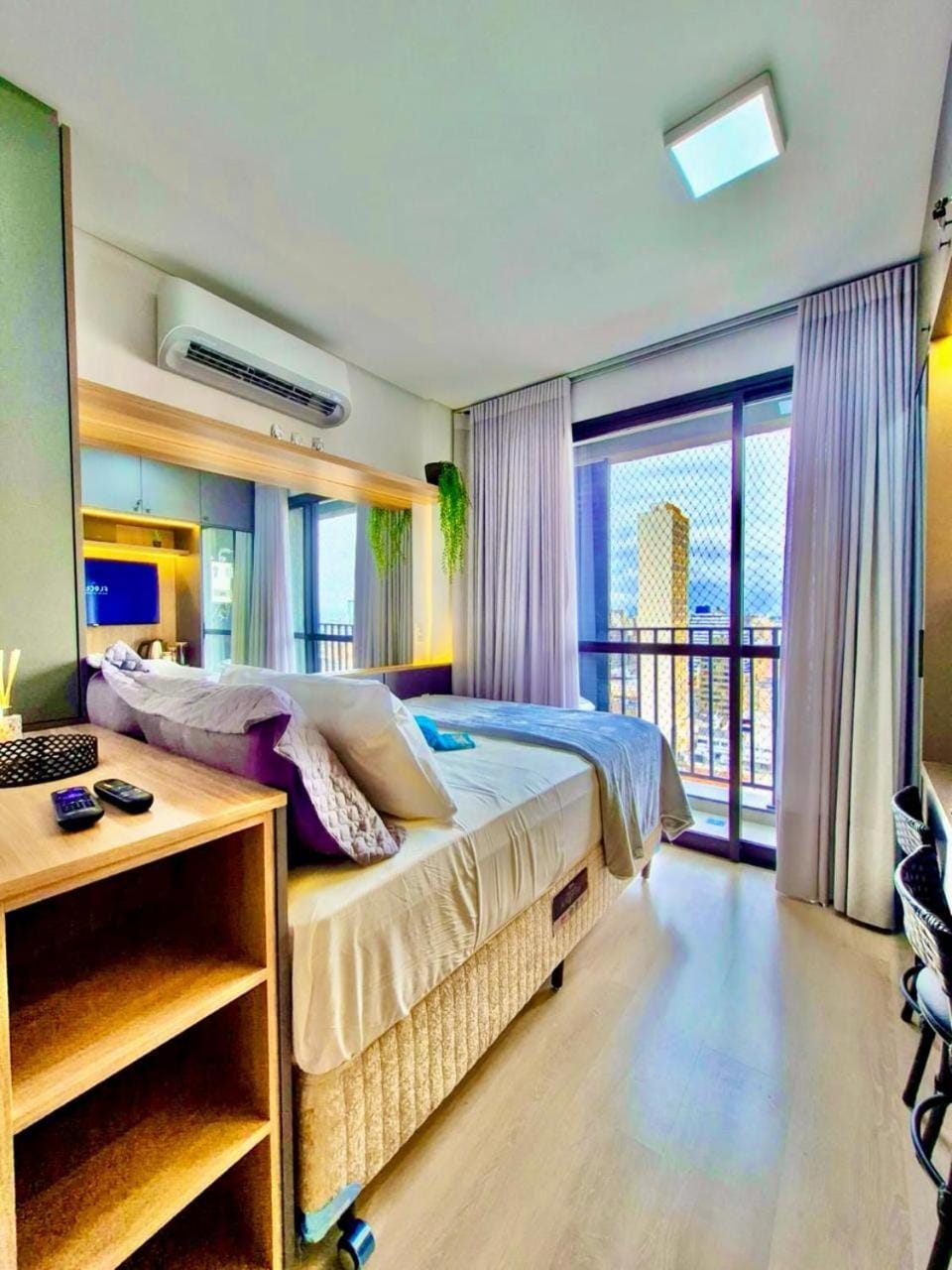 Bed, Photo of the whole room, Bedroom, air conditioner