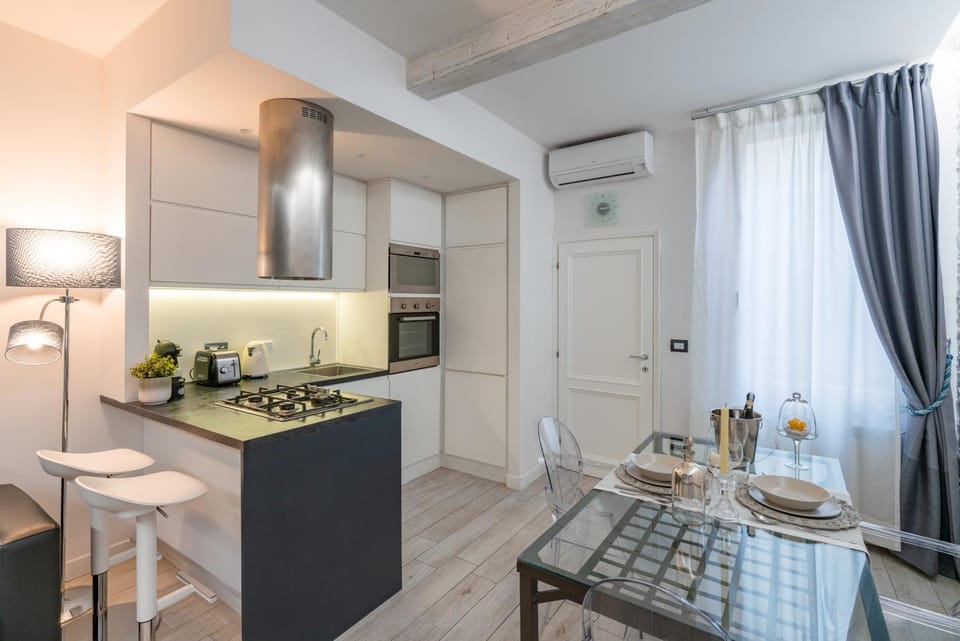 Coffee/tea facilities, Kitchen or kitchenette, Living room