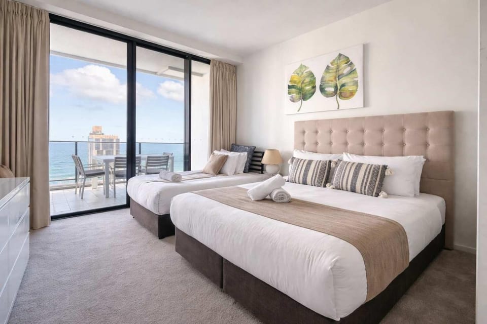 2BR Ocean View Apt Heated Pool Spa Apartment in Gold Coast
