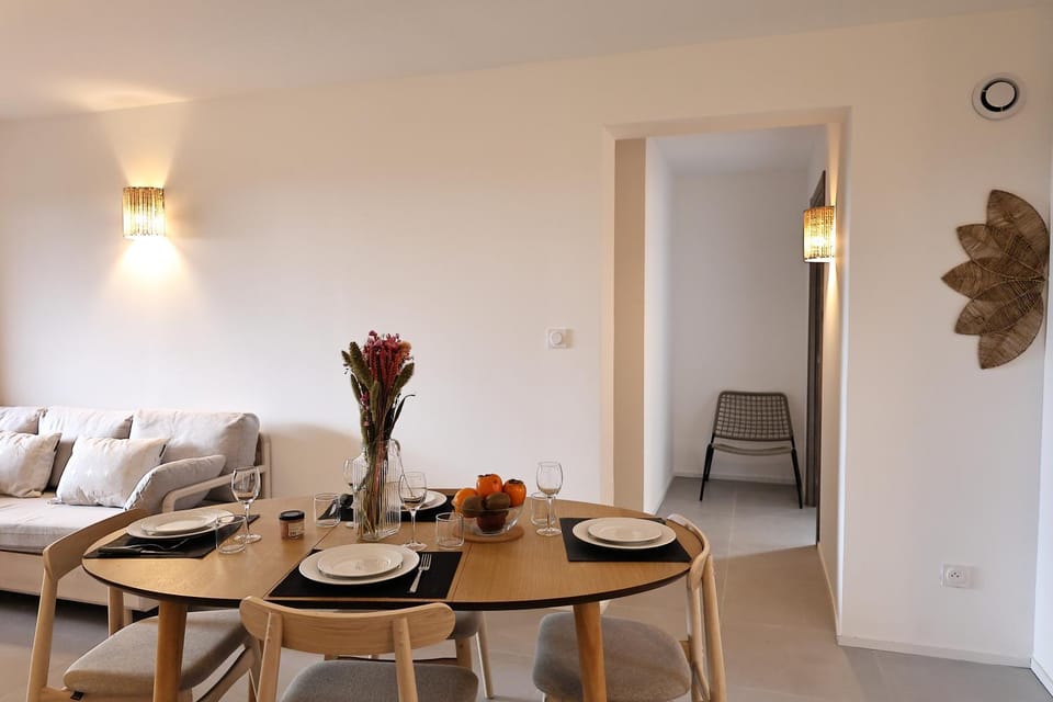 Living room, Seating area, Dining area
