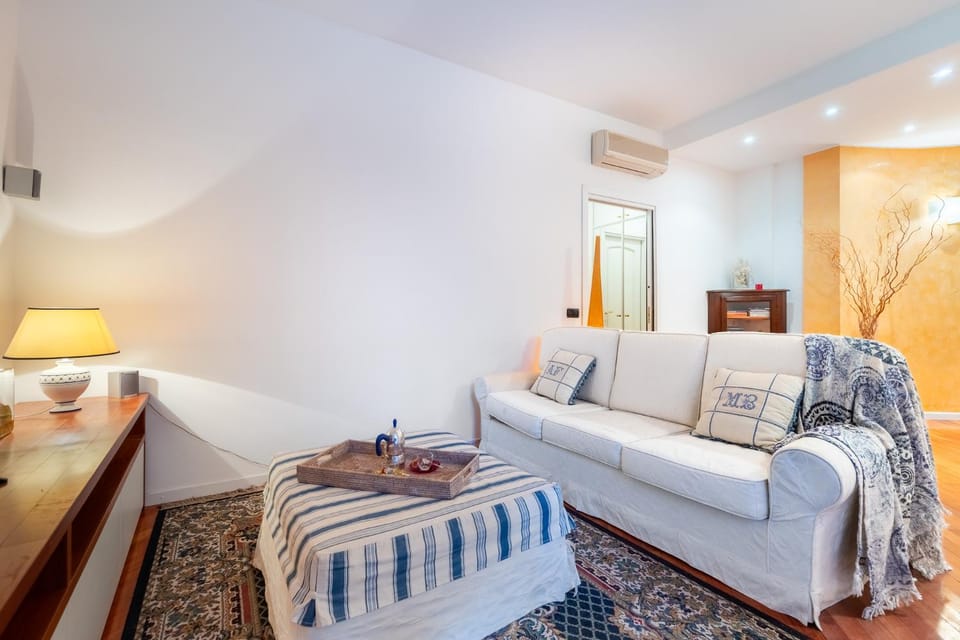 Living room, Seating area, air conditioner