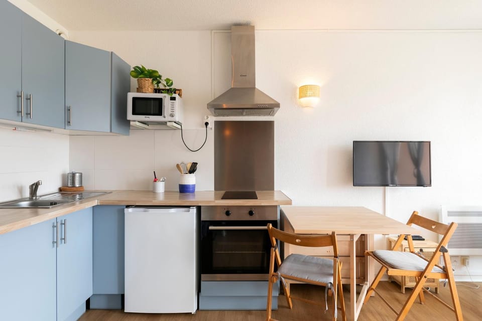 Kitchen or kitchenette, Living room