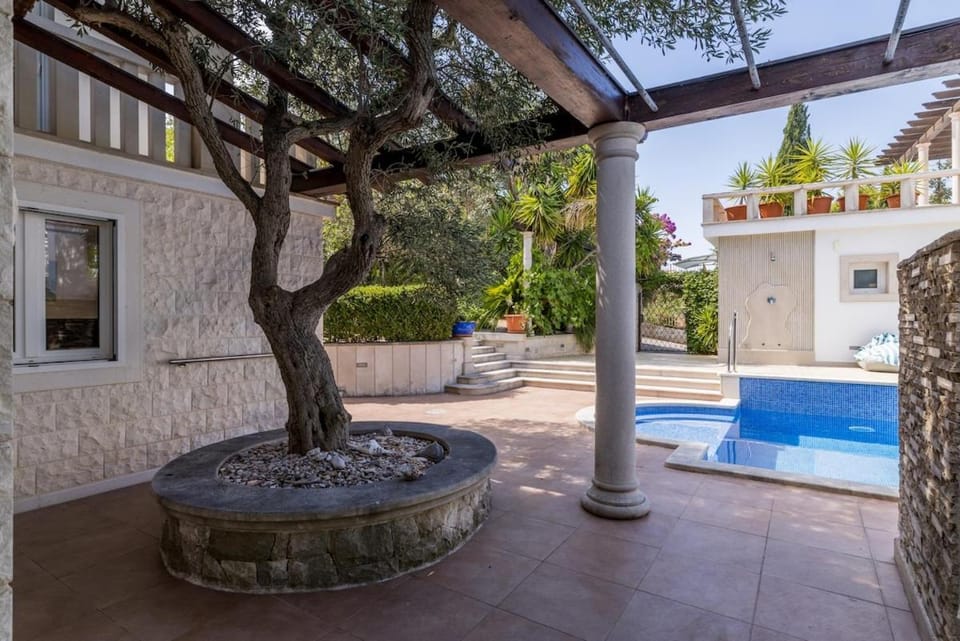 Villa Palma Maris - Pool, Sea View & Private Gym Villa in Split-Dalmatia County