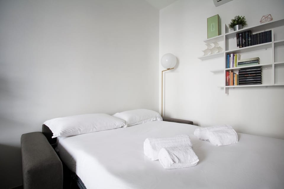 Bed, Living room