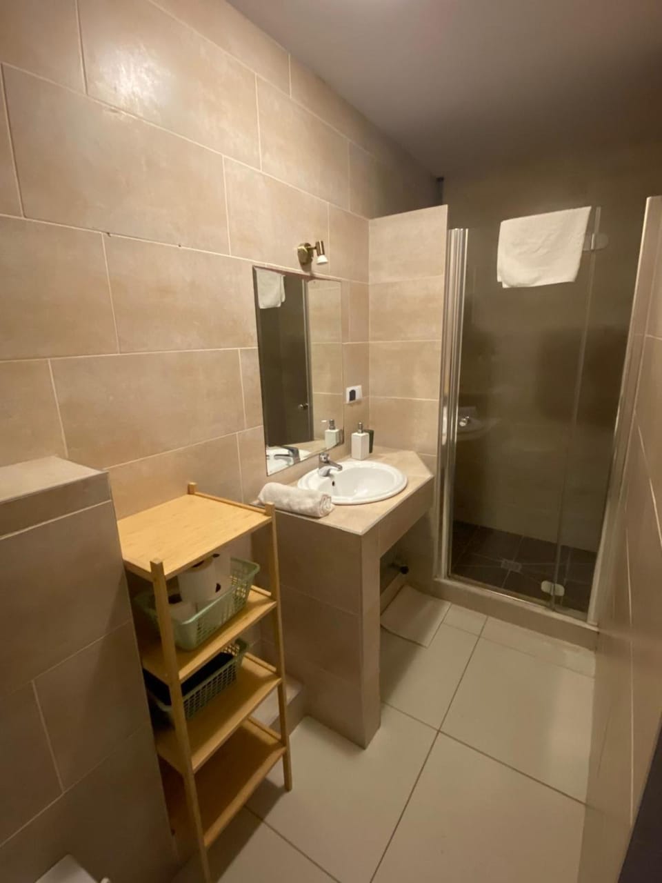Shower, Toilet, Bathroom, towels
