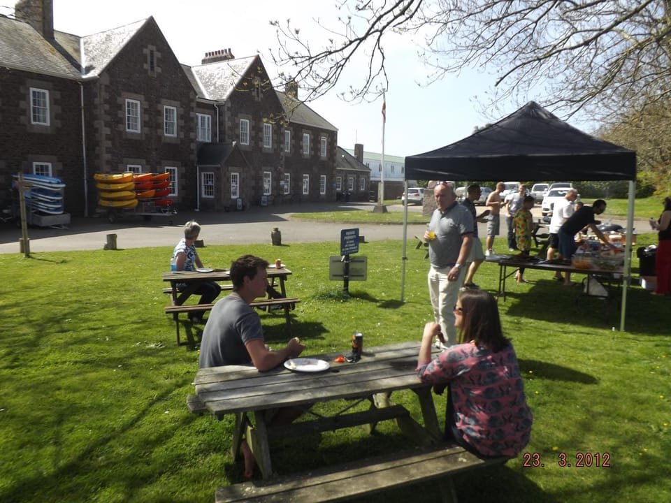 Facade/entrance, BBQ facilities, Food and drinks, Garden view