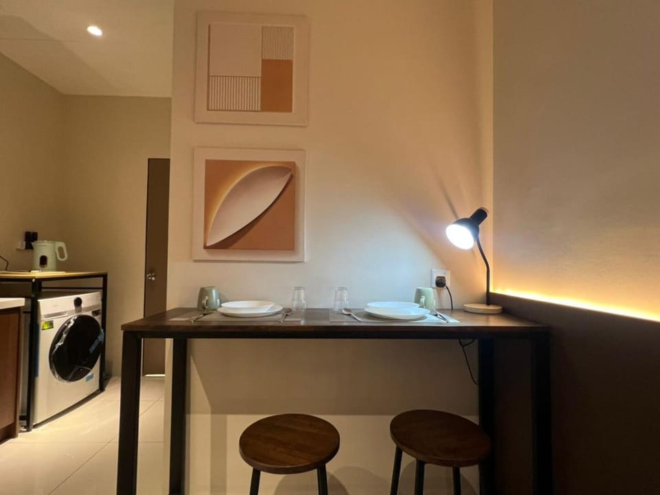 Kitchen or kitchenette, washing machine, dryer