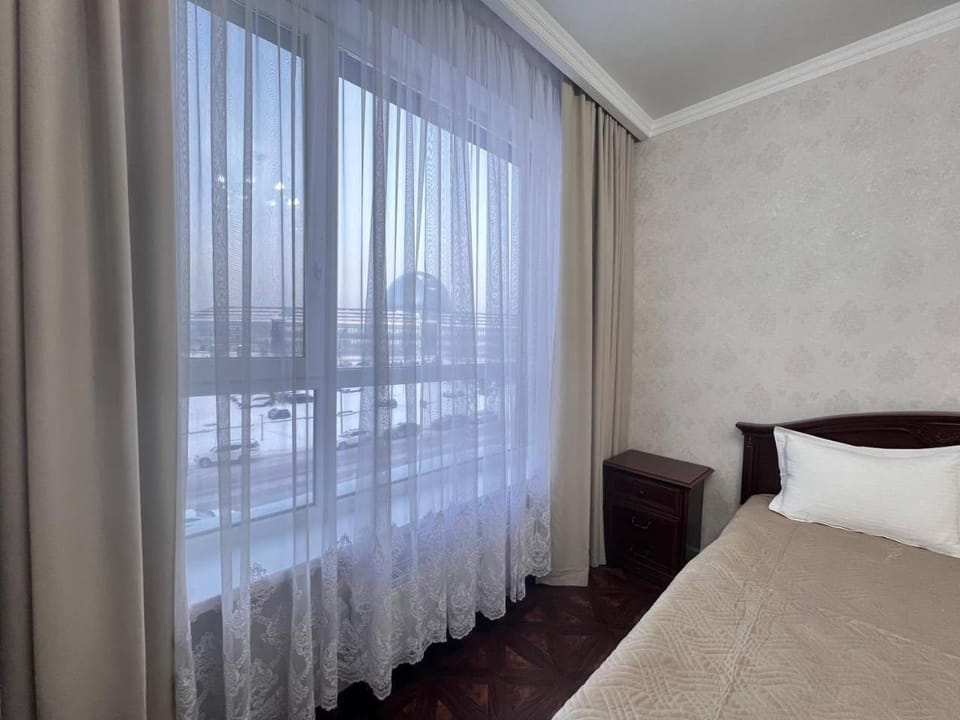 View (from property/room), Bedroom, City view, Landmark view