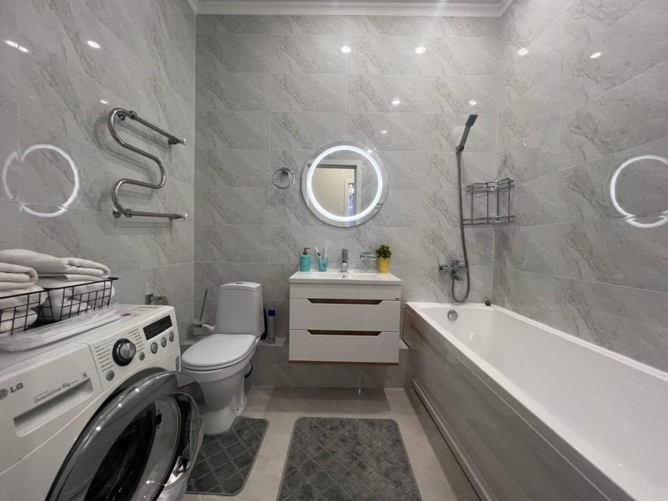Shower, Toilet, Bathroom, Bath, towels