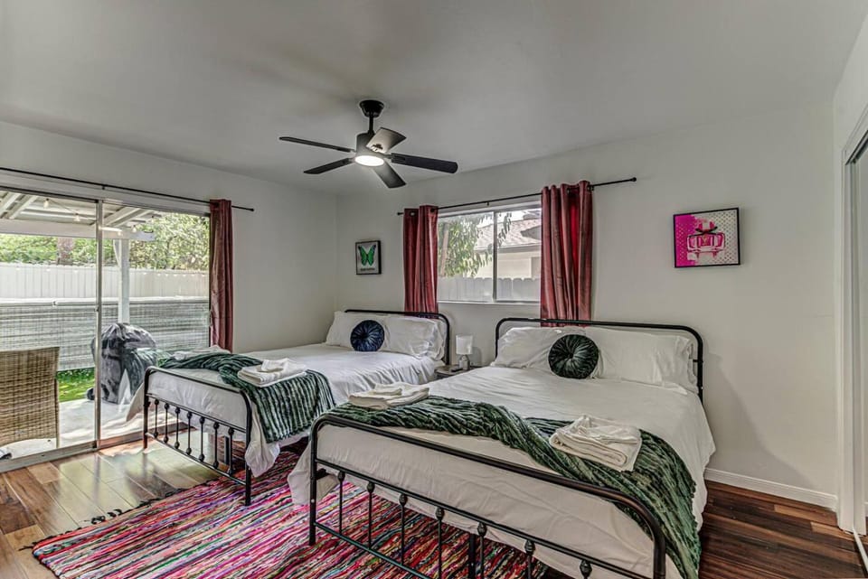 4 BDRM with POOL Prime Location on Lamar Mins to DT House in Zilker