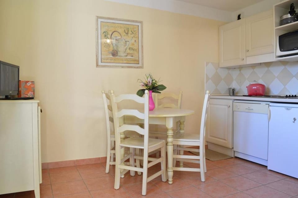 IS110-601 Appt 2 pièces cabine 5 couchages LES ISSAMBRES Cabin in Sainte-Maxime