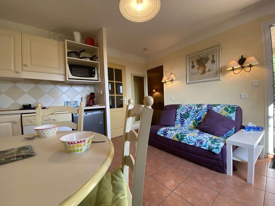 IS110-601 Appt 2 pièces cabine 5 couchages LES ISSAMBRES Cabin in Sainte-Maxime