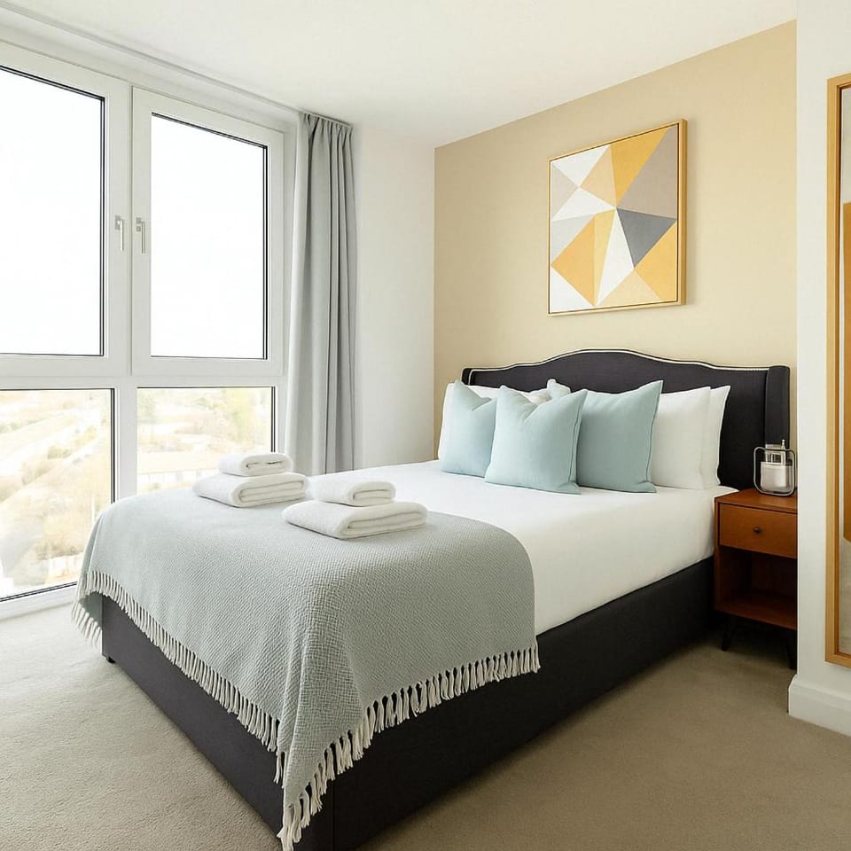 Modern 2 Bed Apt near Canary Wharf, ABBA & O2 Apartment in London Borough of Hackney