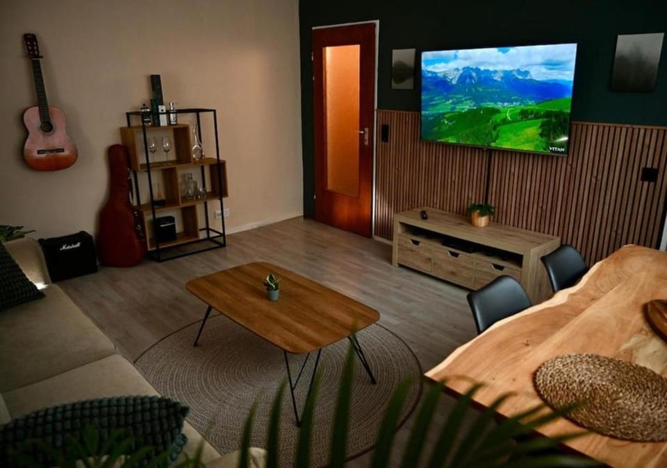 TV and multimedia, Living room, Dining area