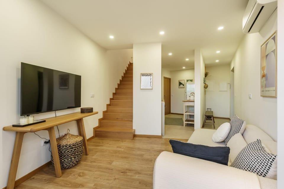 TV and multimedia, Living room, air conditioner, air conditioner