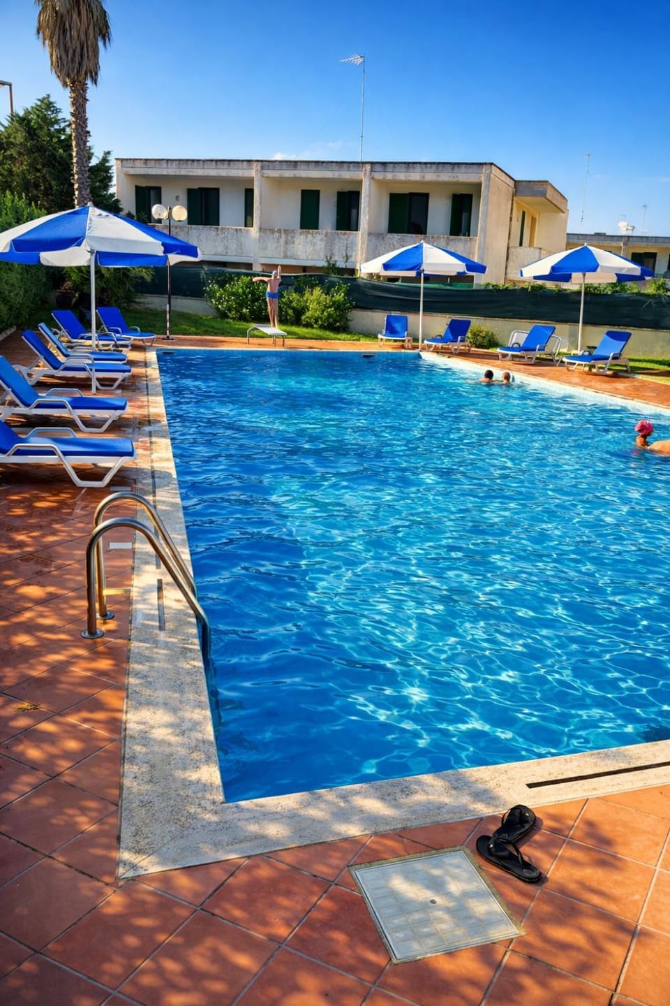 Pool view, Swimming pool, sunbed