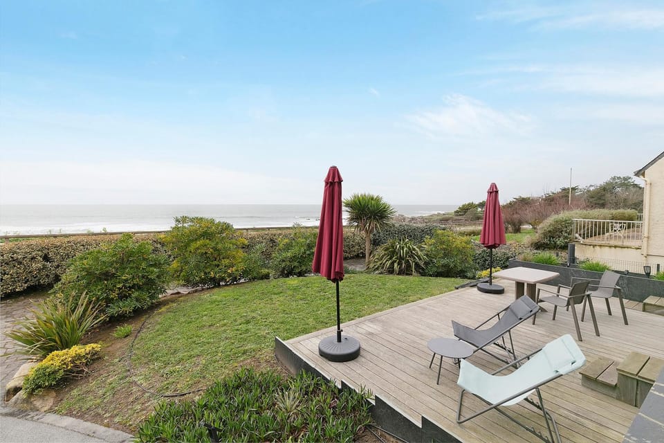 Property building, Balcony/Terrace, Living room