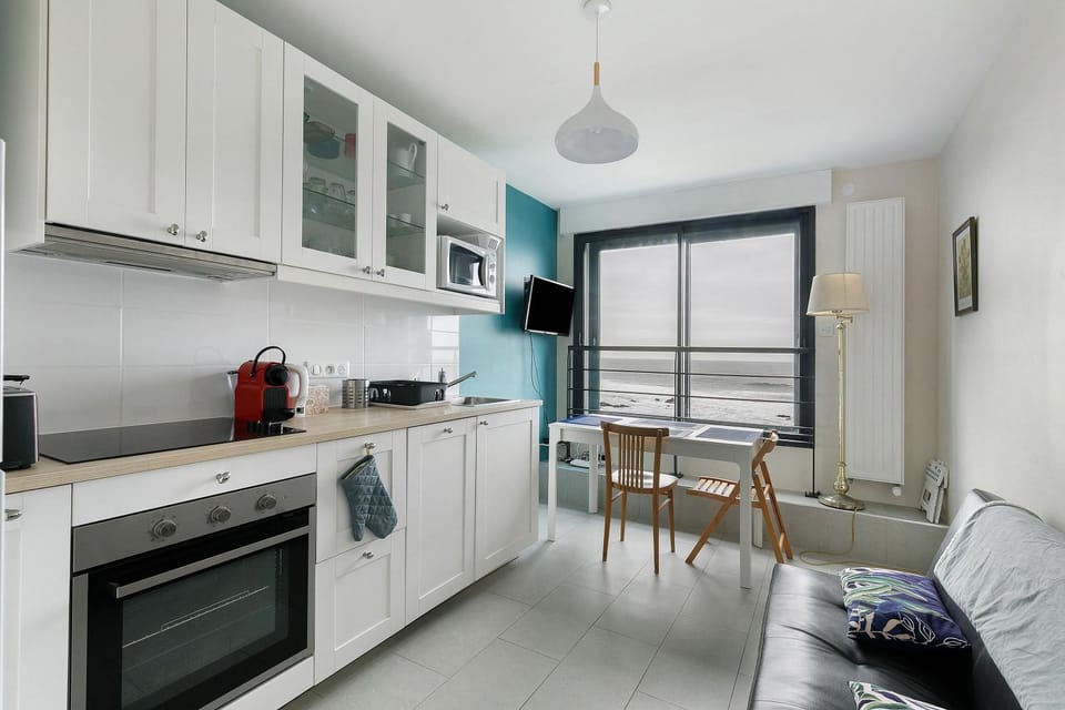Property building, Kitchen or kitchenette, Living room