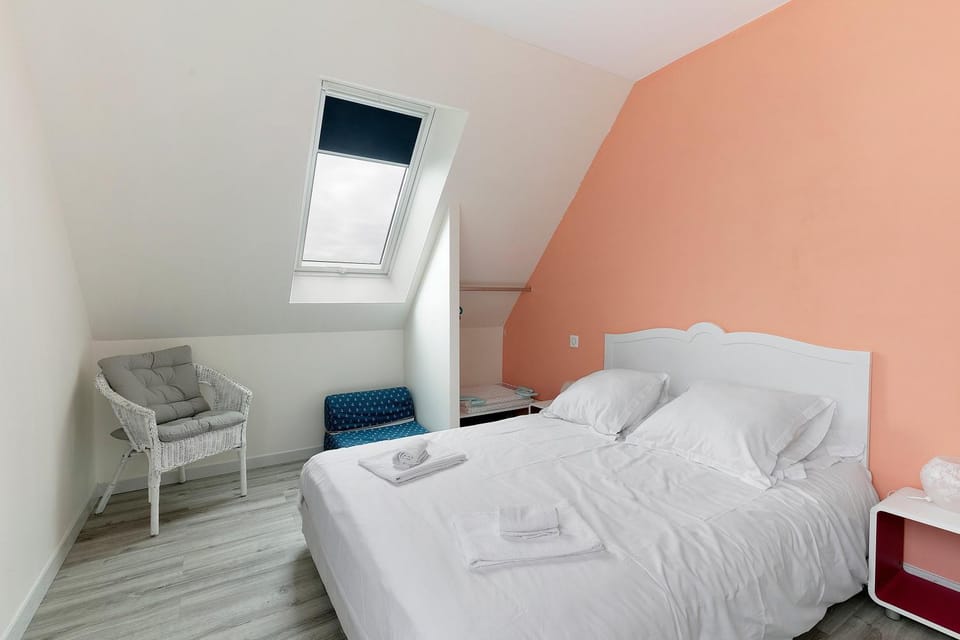 Property building, Living room, Bedroom