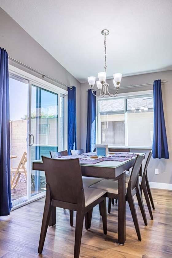 Cozy townhouse with community pool heart of Tempe near ASU House in Tempe