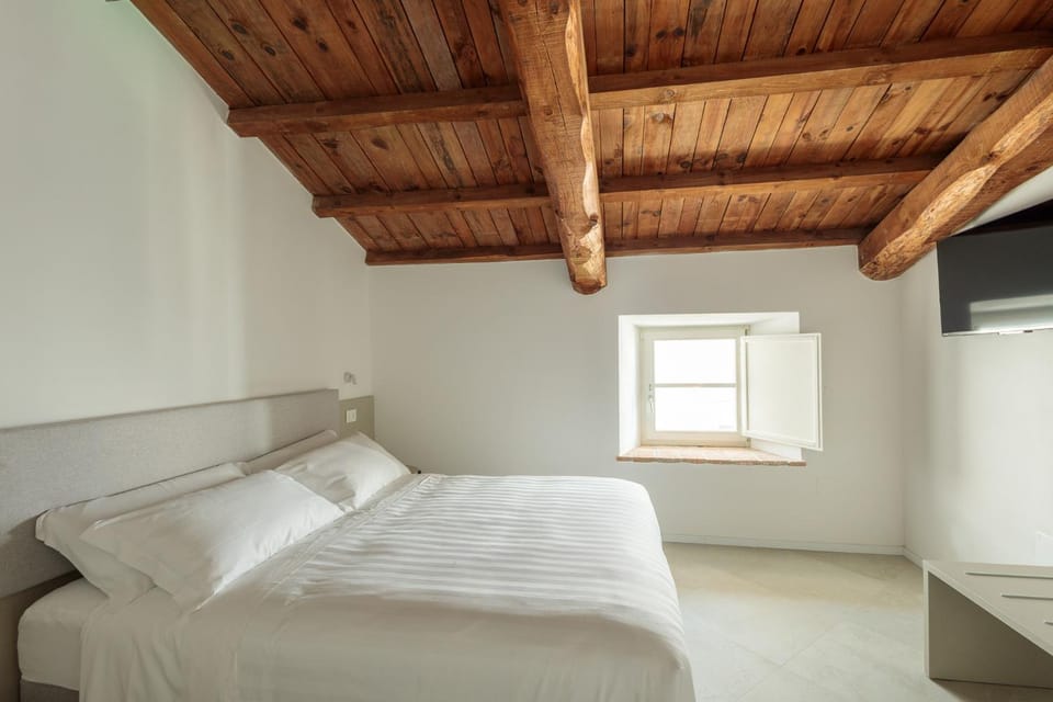 Photo of the whole room, Bedroom, Internal: Not applicable to any particular room