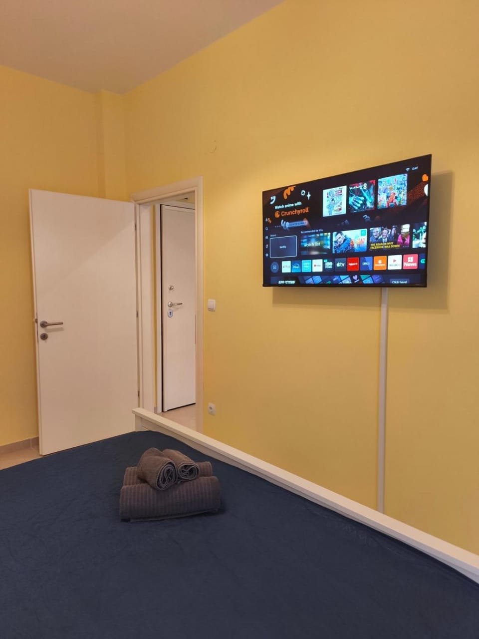 TV and multimedia, Photo of the whole room, Bedroom