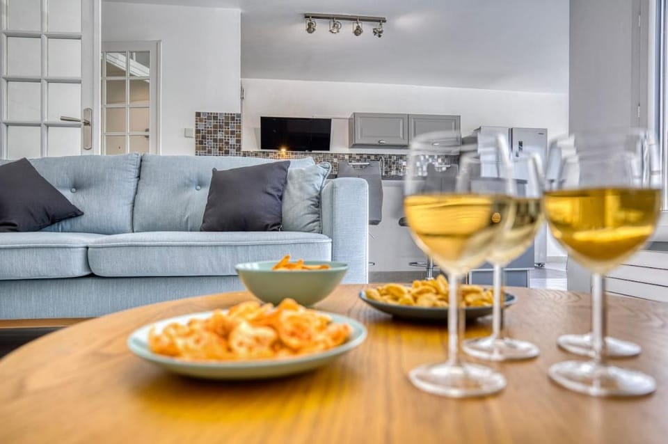 COLIVING - Oceana Bedroom - Convenient & Near CERN Apartment in Canton of Geneva