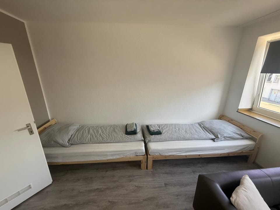 EMAS 3 Wohnung mit 2 Einzelbetten, Küche, WLAN, TV Apartment in Krefeld