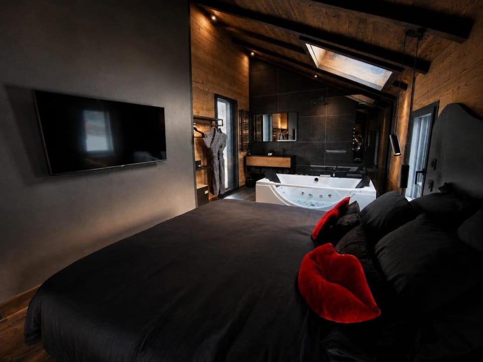 Shower, Patio, Bedroom, Bath, towels